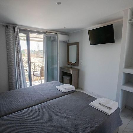 Golden Dolphin Studios & Apartments Аликес Екстериор снимка