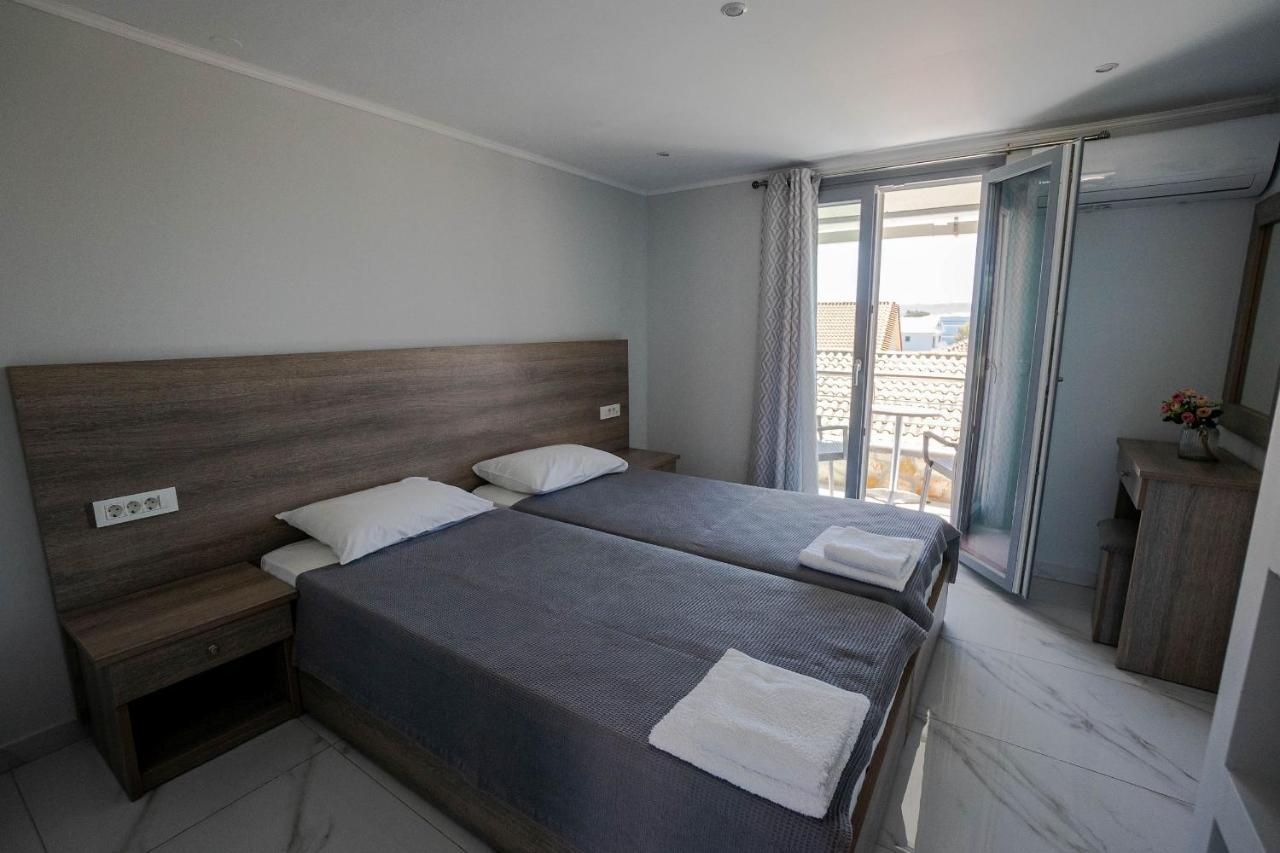Golden Dolphin Studios & Apartments Аликес Екстериор снимка